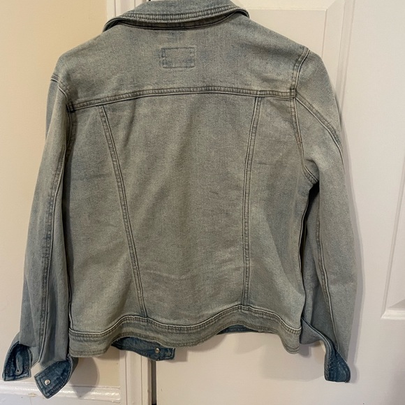 Universal Thread Jean jacket, size M - Picture 2 of 2